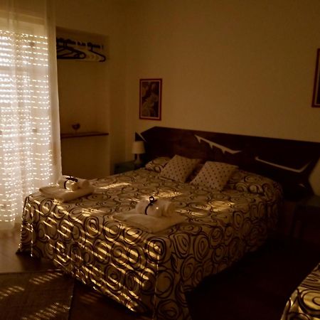 Idria B&B บาร์เชลโลนา-ปอซโซ ดี กอตโต ห้อง รูปภาพ