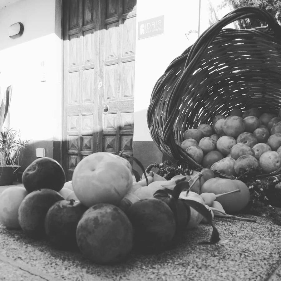 Idria B&B บาร์เชลโลนา-ปอซโซ ดี กอตโต ภายนอก รูปภาพ