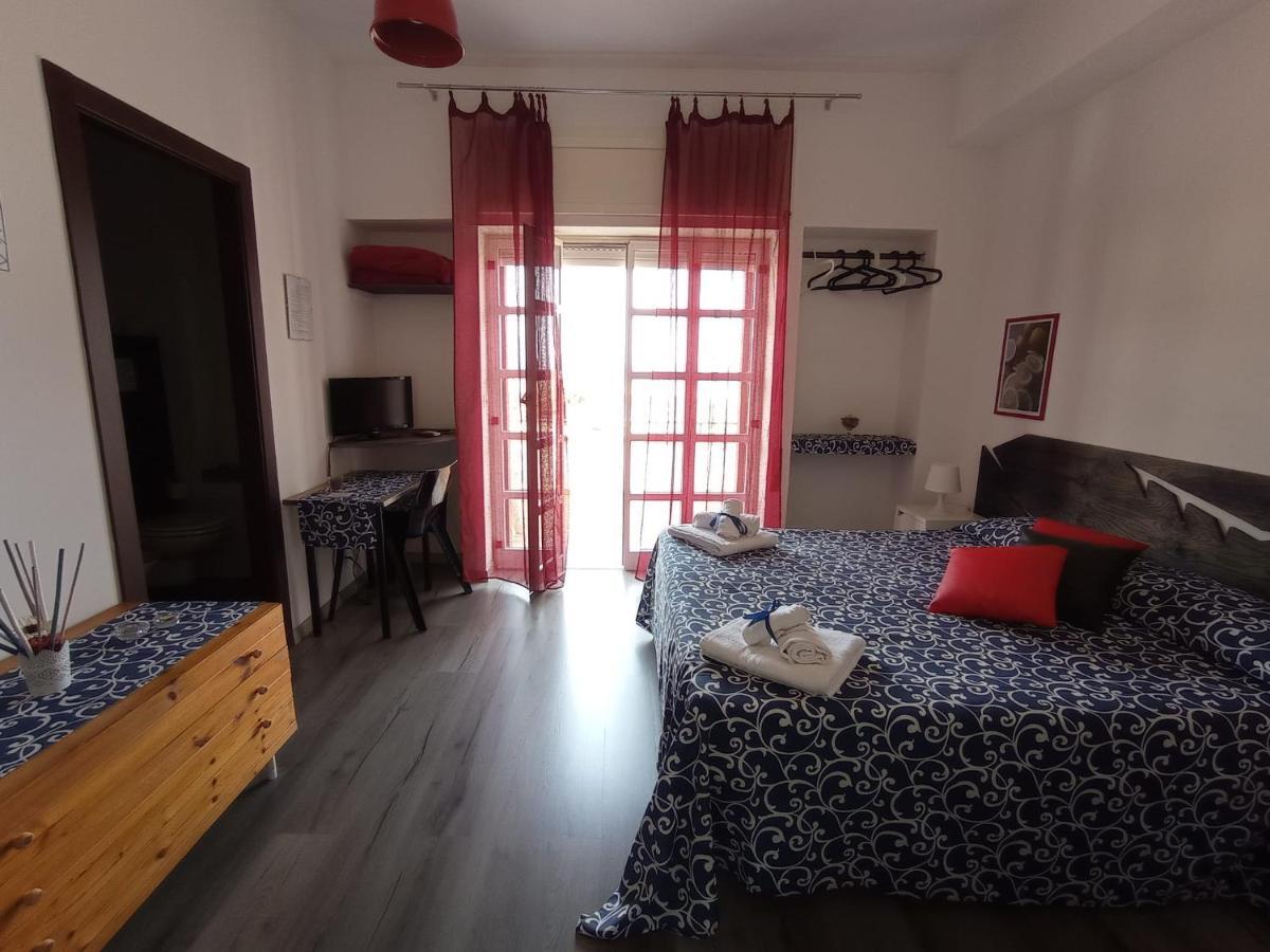 Idria B&B บาร์เชลโลนา-ปอซโซ ดี กอตโต ภายนอก รูปภาพ