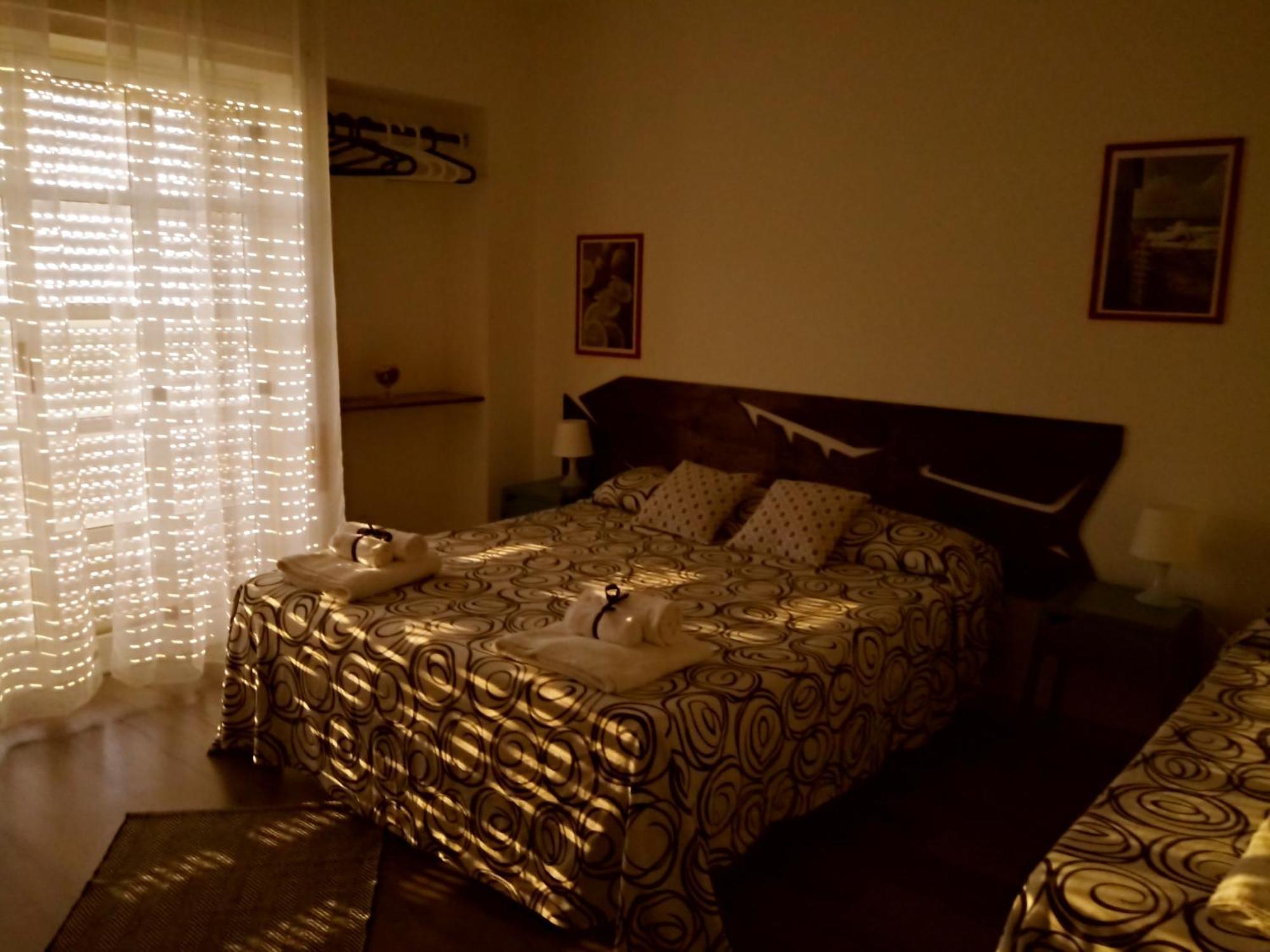 Idria B&B บาร์เชลโลนา-ปอซโซ ดี กอตโต ห้อง รูปภาพ