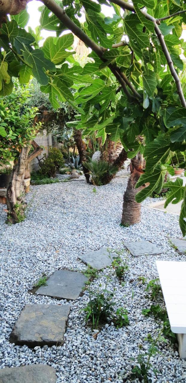 Idria B&B บาร์เชลโลนา-ปอซโซ ดี กอตโต ภายนอก รูปภาพ